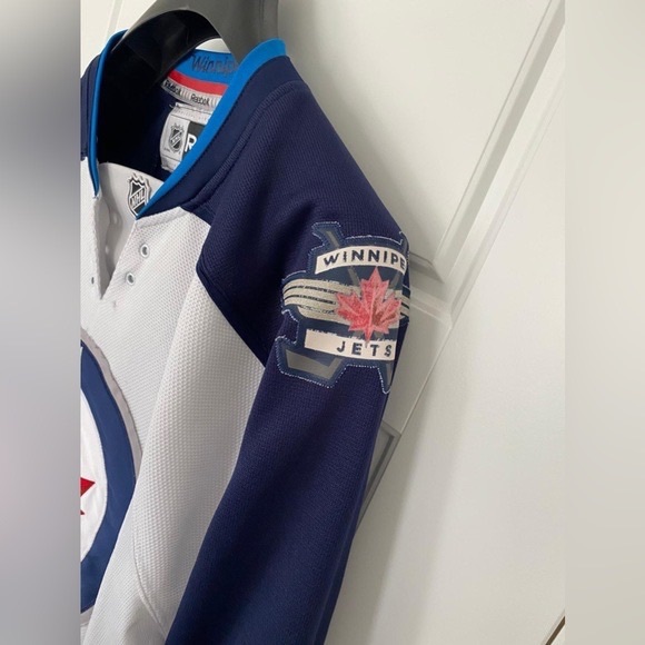 NHL WINNIPEG JETS * REEBOK White Blue Logo Jersey in XL - Picture 5 of 14